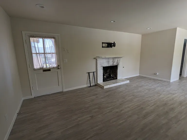 109 La Verne Ave — Photo 1