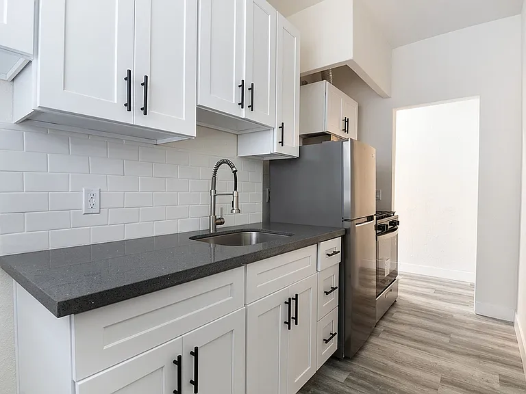 27th Street Studios and One Bedrooms — Photo 45