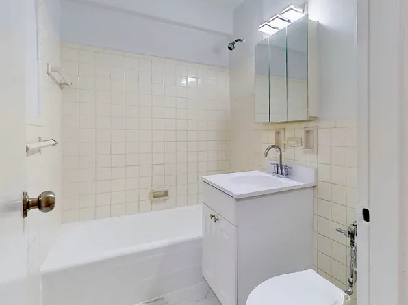 540 Ocean Parkway image 6 of 10