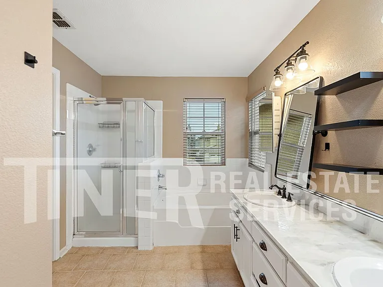 8276 Oakbark Ct — Photo 17