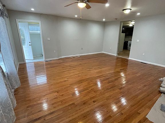 3rd image of 22129 Davenport Ave