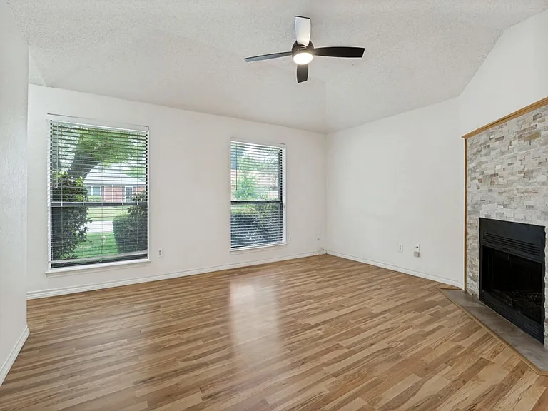 3006 Post Oak Dr — Photo 3