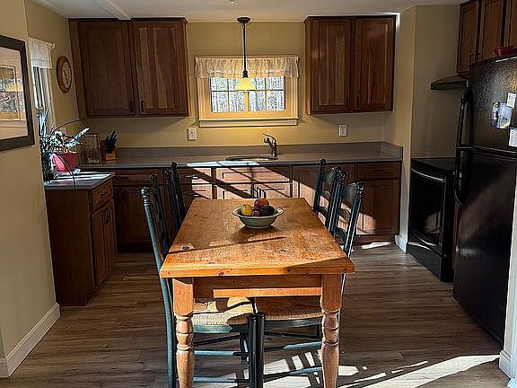 4th image of 10 Shorewood Estates Rd