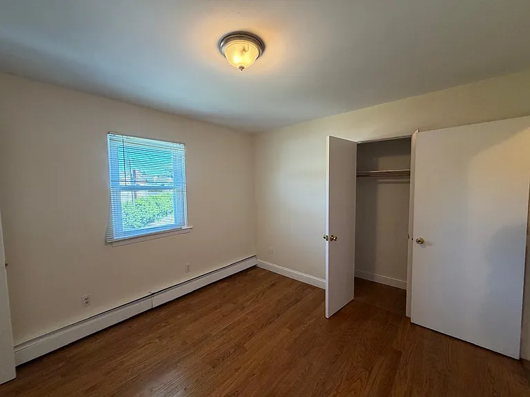 557B Plainview Rd — Photo 8