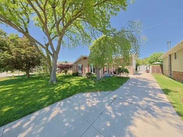 22 Turner Dr, Sarnia, ON N7S 4L1