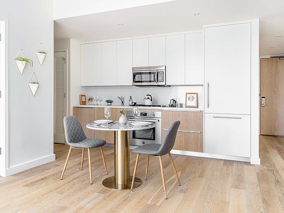 3rd image of 19 Dutch St #14A