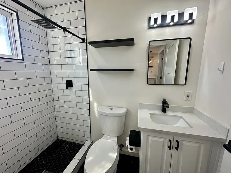 1447 E Mountain View Rd #1 — Photo 8