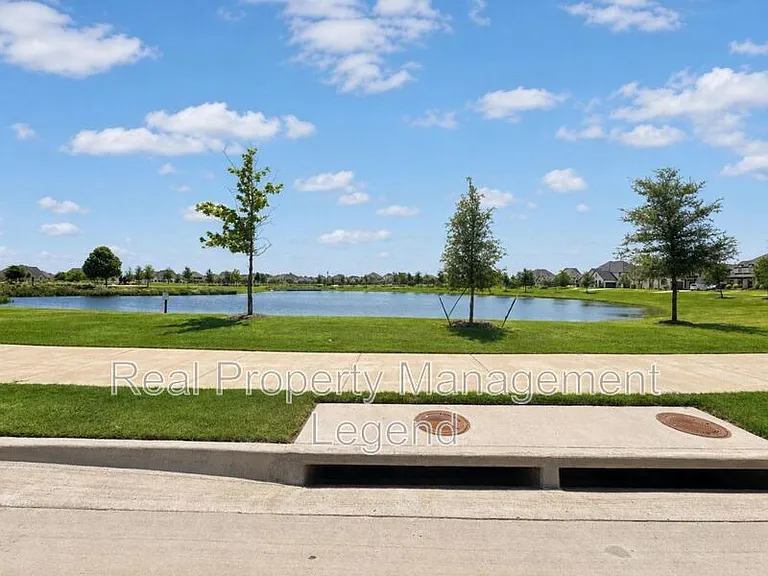 1304 Limestone Ridge Rd — Photo 2