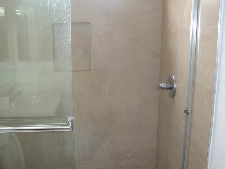 5848 Greenleaf Ave #12 — Photo 9