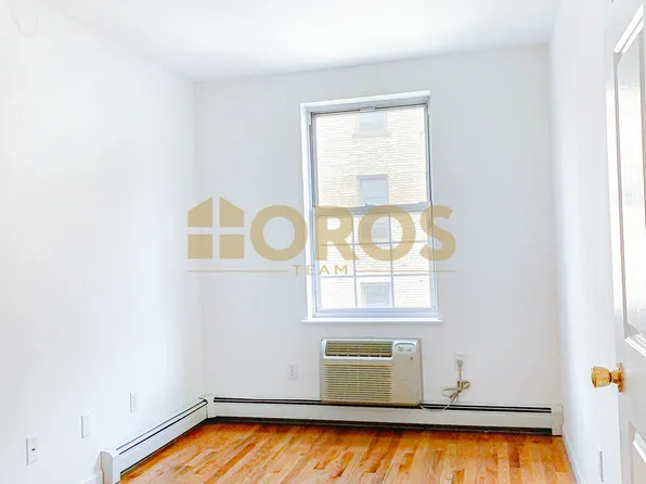 539 East 6th Street image 5 of 10