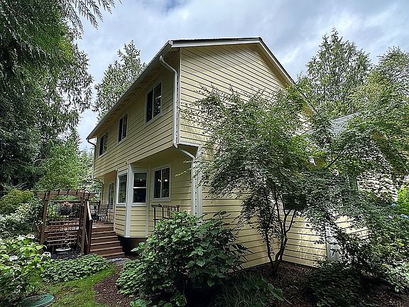 5th image of 6001 Whale Dancer Ct NE