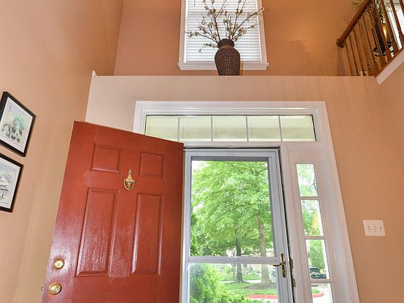 2-story foyer