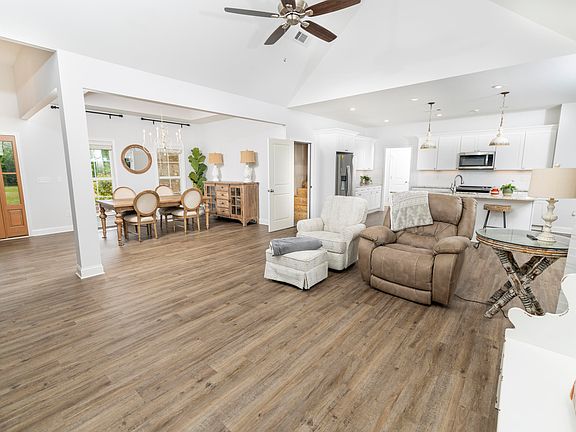 4th image of 161 Five Oaks Ln