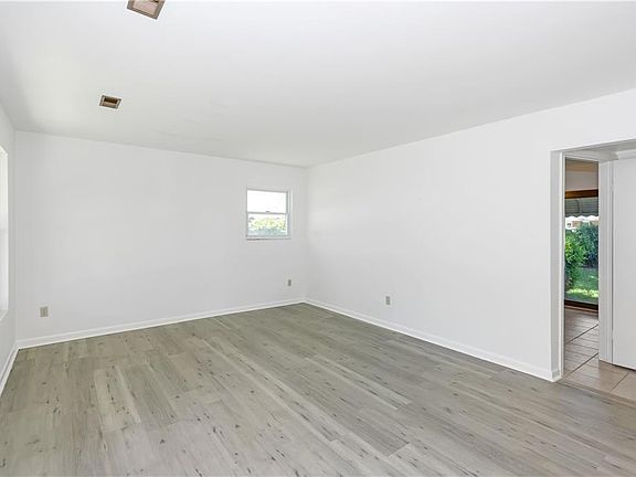 4th image of 801 Lemaster Ave