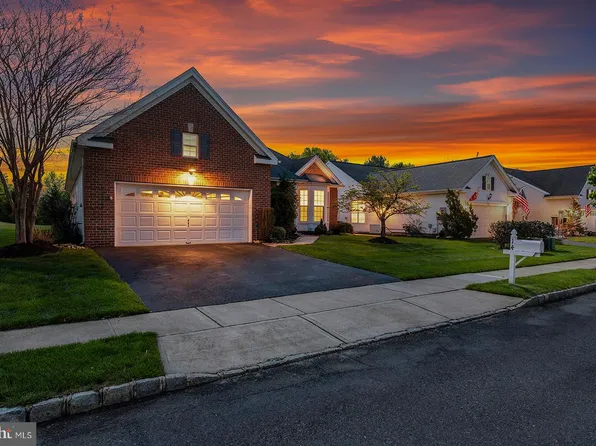 14 Williamsburg Ct, Allentown, NJ 08501