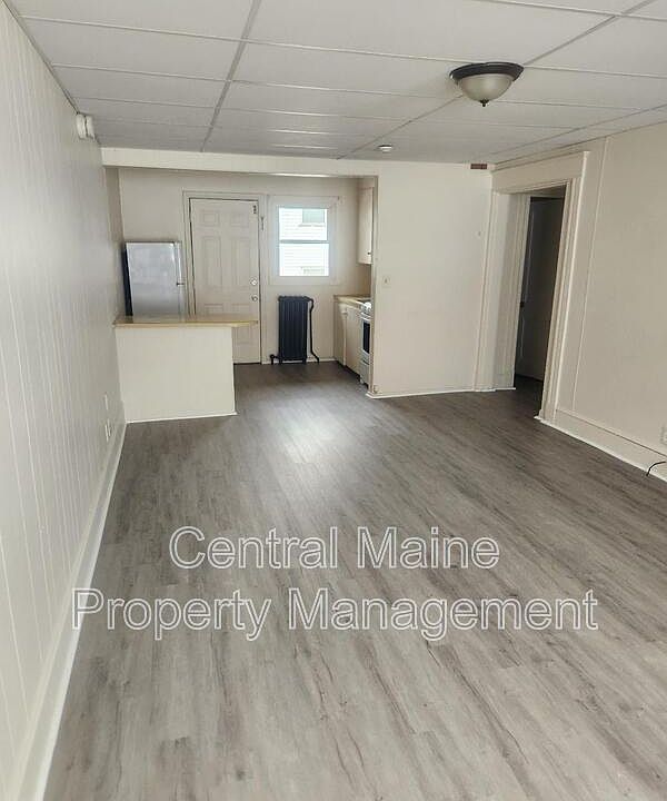 1st image of 127 Oak St APT 2