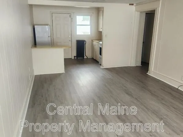 127 Oak St APT 2, Lewiston, ME 04240