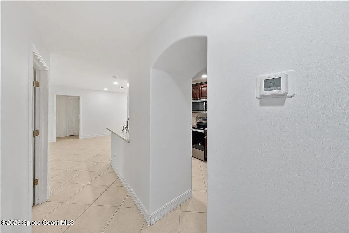 3 bed, 2.0 bath, 1256 sqft, $2,100 — Photo 4