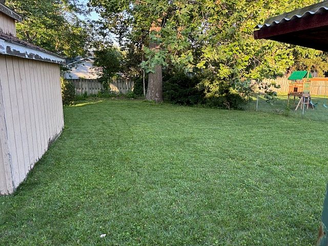 2nd image of 520 Edgewood Ln