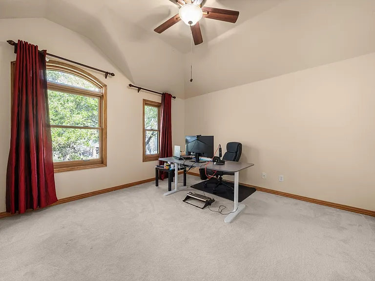 1512 Amelia Dr — Photo 24