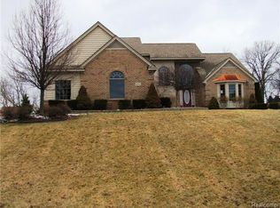 8621 Glen View Dr, Howell, MI 48843