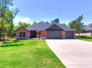 9071 Oak Tree Cir, Edmond, OK 73025