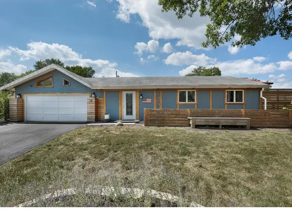 10 W Meadow Ln, Ballwin, MO 63021