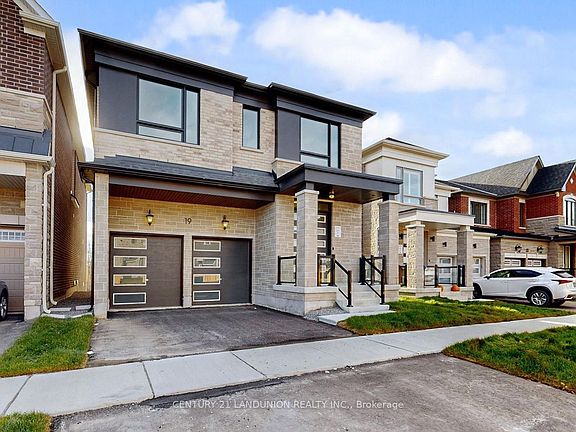 2nd image of 19 Spring Oak Cres