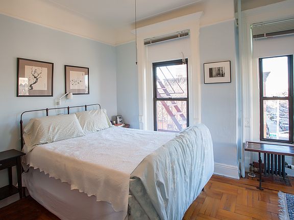 4th image of 412 11th St APT 3R
