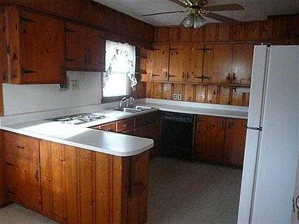 4th image of 415 Barnett St