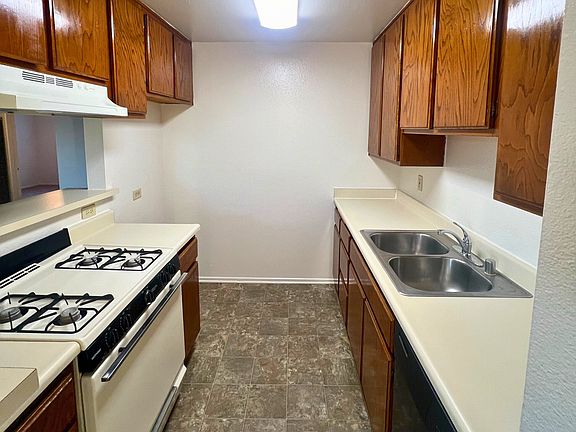 3rd image of 1024 Grand Ave APT 7