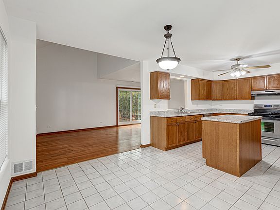 3rd image of 1558 Laurel Oaks Dr #1558
