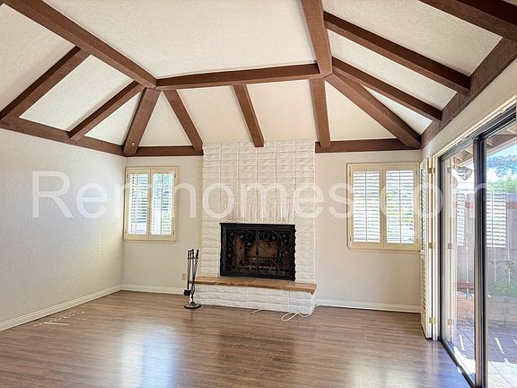 4th image of 2822 Mesa Dr