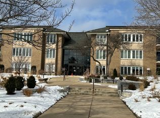 1 Oak Brook Club Dr APT A105, Oak Brook, IL 60523