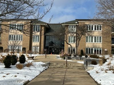 1 Oak Brook Club Dr APT A105, Oak Brook, IL, 60523