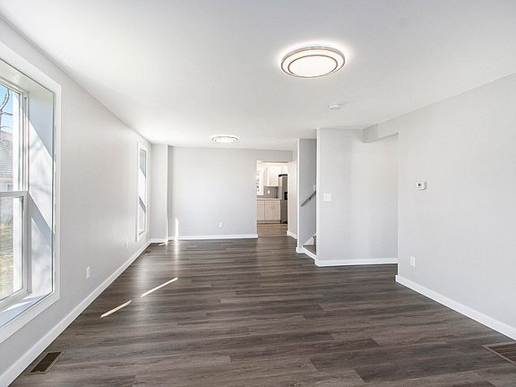 4th image of 208 Susan Ave