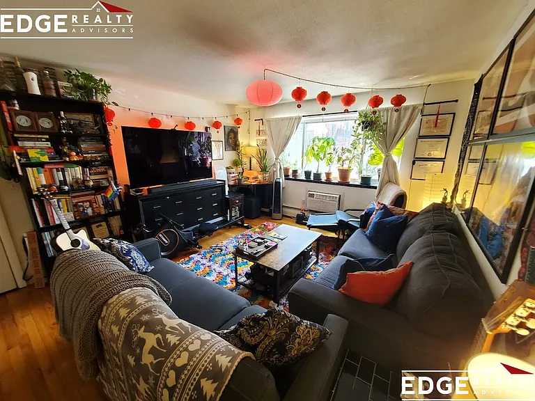 245 Kelton St #24 — Photo 1