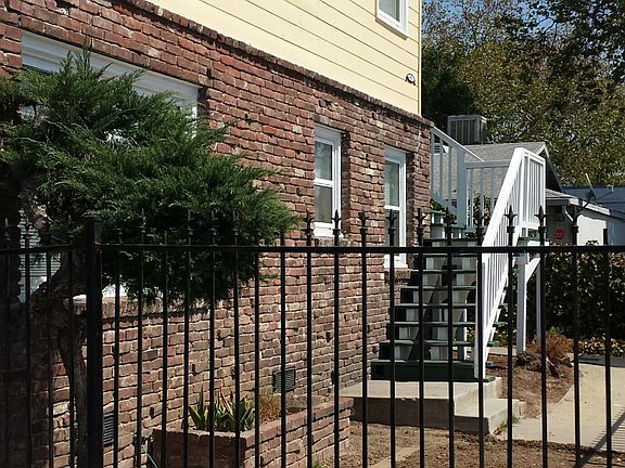 3rd image of 691 El Camino Ave APT 1