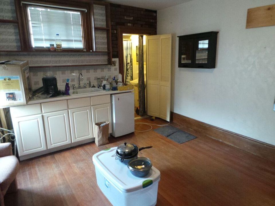 2nd image of 35 Pearl St #1