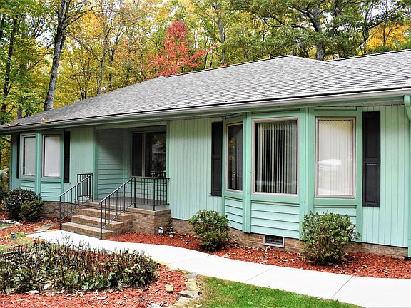 4th image of 128 Lakeside Dr