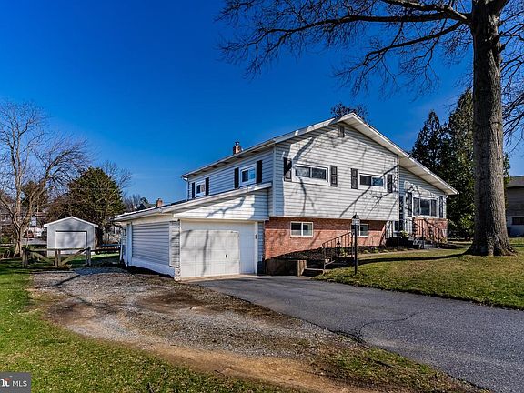 3rd image of 2173 Carol Dr