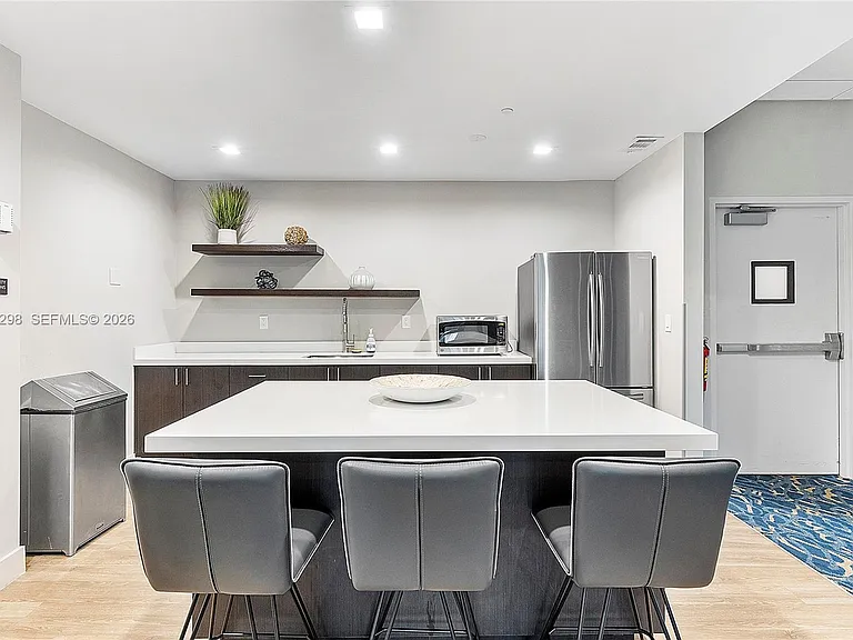 90 Edgewater Dr #Penthouse 18 — Photo 12