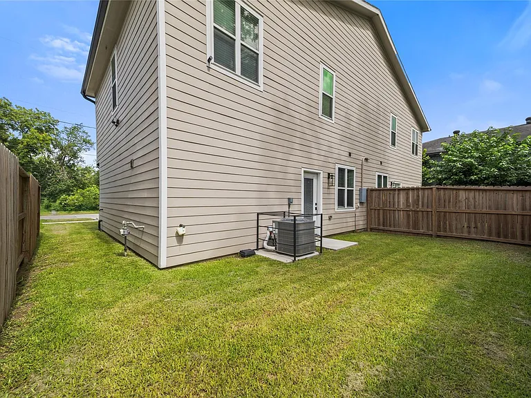 7418 Mount St — Photo 37