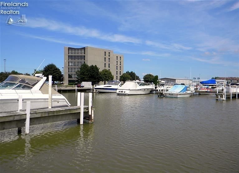 1st image of 711 W Lakeshore Dr #102