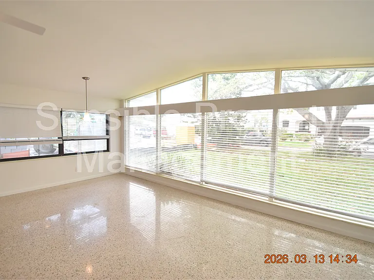 528 Suwanee Cir — Photo 3