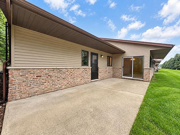3rd image of 848 Amber Dr