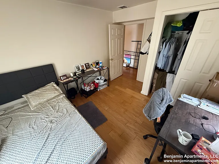 36 Raymond St #B — Photo 12