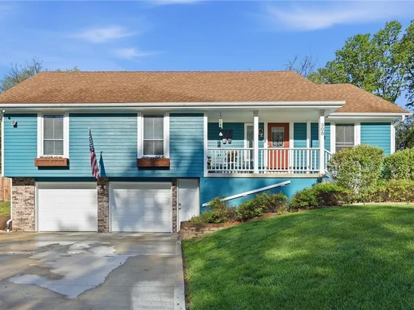308 SE Colony Dr, Lees Summit, MO 64063