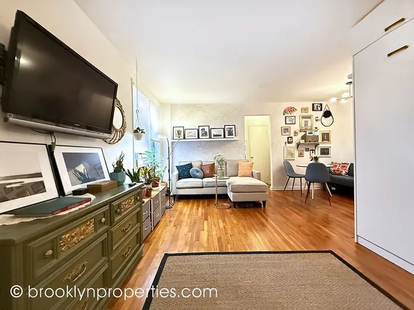 100 Ocean Pkwy APT 1D, Brooklyn, NY 11218
