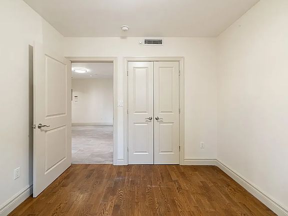4th image of 300 Eldert St #2A